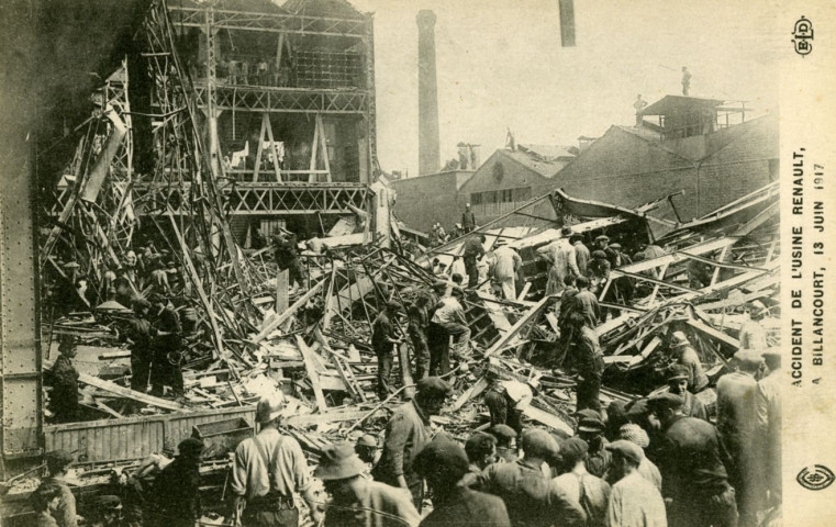 Accident de l'Usine Renault à Billancourt, 13 juin 1917, Boulogne-Billancourt. Usine Renault . - accident du 13 juin 1917Vue d'ouvriers dans l'usine Renault lors de l'accident du 13 juin 1917.