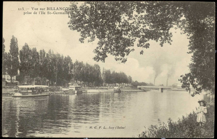 215 - Vue sur Billancourt prise de l'Ile Saint-Germain, Boulogne-Billancourt. quais Georges Gorse et Stalingrad . - vue généraleVue au premier plan, à gauche, sur les quais Georges Gorse et Stalingrad. A droite, une fillette sur les bords de l'île Saint-Germain. Au second plan, le pont de Billancourt et des fumées de cheminées.