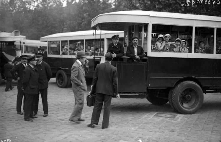 Colonies de vacances, voitures au départ