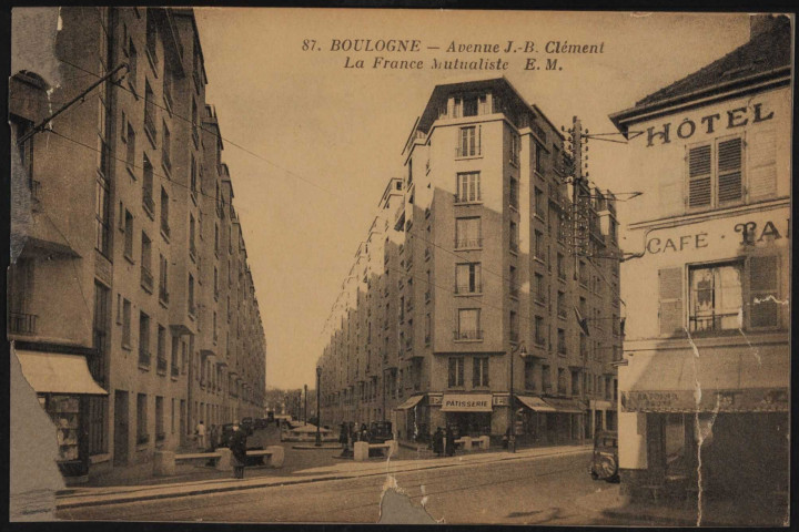 87 - Boulogne - avenue J.-B. Clément, La France Mutualiste, Boulogne-Billancourt . avenue Jean-Baptiste Clément, rue Pau Casals . - perspectiveAu 1er plan, à gauche, vue du groupe d'immeubles de la France Mutualiste de la rue Pau Casals et une boulangerie-pâtisserie.Au centre, l'avenue Jean-Baptiste Clément et à droite, à l'angle de la rue de la Rochefoucauld l'hôtel-café-tabac-billard "Hôtel du Bois"