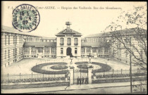 98 - Boulogne-sur-Seine - Hospice des Vieillards - Rue des Abondances, Boulogne-Billancourt. rue des Abondances . - façade du centre de gérontologie Les Abondances, Vue plongeante sur la façade et la cour intérieur du centre de gérontologie Les Abondances