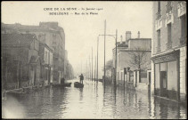 Crue de la Seine - 30 Janvier 1910 - Boulogne - rue de la Plaine, Boulogne-Billancourt. rue Galliéni . - Crue de la Seine, janvier 1910Vue sur la rue Galliéni inondée. Deux embarcations transportent deux personnes. A droite, l'hôtel du Parc.