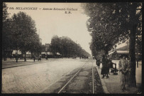 148 - Billancourt, Avenue Edouard-Vaillant, Boulogne-Billancourt . avenue du Général Leclerc, avenue Edouard Vaillant . - perspective Vue sur la place Marcel Sembat et l'avenue Edouard Vaillant depuis l'avenue du Général Leclerc. A gauche, le café "Le Sembat"