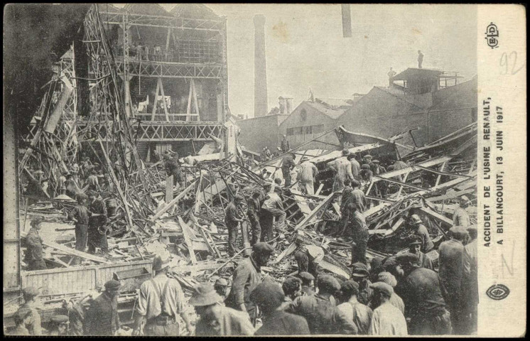 Accident de l'Usine Renault à Billancourt, 13 juin 1917, Boulogne-Billancourt. Usine Renault . - accident du 13 juin 1917Vue d'ouvriers dans l'usine Renault lors de l'accident du 13 juin 1917.