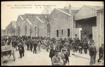 1431 - Billancourt - Sortie des ouvriers des usines Renault, Boulogne-Billancourt . place Jules Guesde . - Renault, sortie des ouvriers