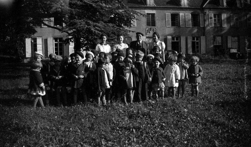 Maison des petits, château de Montgoublin, Saint-Benin-d'Azy (Nièvre)