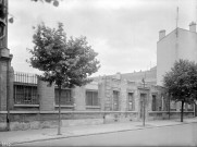 Ecole rue de Clamart après bombardement, façade