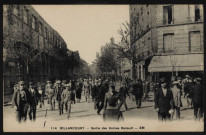 114 - Billancourt - Sortie des Usines Renault, Boulogne-Billancourt . rue Yves Kermen . - ouvriers des usines RenaultA gauche les usines.