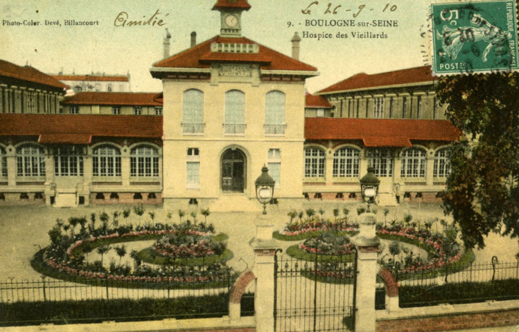 9 - Boulogne-sur-Seine - Hospice des Vieillards, Boulogne-Billancourt . rue des Abondances . - centre de gérontologie, façade - Au premier plan le portail et la cour intérieure. Au second plan la façade de centre de gérontologie