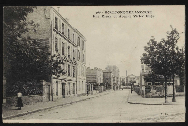 366 - Boulogne-Billancourt - Rue Rieux et Avenue Victor Hugo, Boulogne-Billancourt . rue Rieux . - perspectiveAu premier plan l'avenue Victor Hugo. Au centre la rue Rieux.