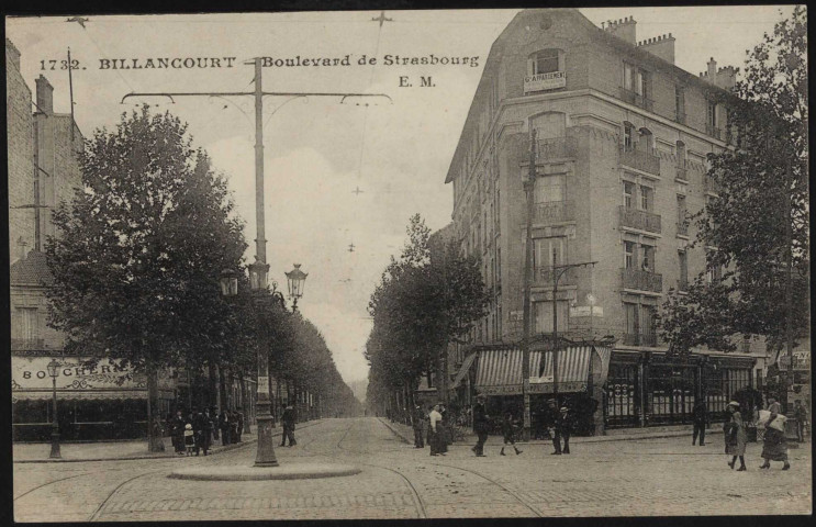 1732 - Billancourt - Boulevard de Strasbourg, Boulogne-Billancourt . place Wallace, boulevard Jean Jaurès . - perspectiveAu premier plan, la place Wallace. Au second plan, à gauche, la boucherie Durin (au 40 route de la Reine). Au centre, le boulevard Jean Jaurès.A droite, le café "A la Grappe d'Or", au dernier étage de l'immeuble une annonce pour un appartement.