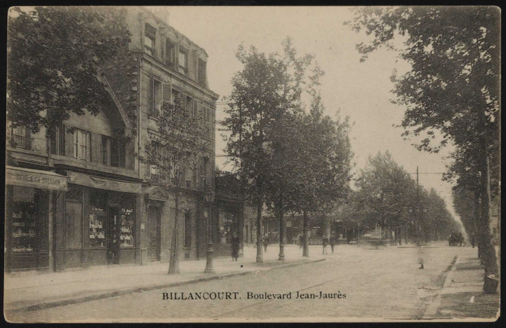 Billancourt, Boulevard Jean Jaurès, Boulogne-Billancourt . boulevard Jean Jaurès . - perspectiveAu premier plan, à gauche, des commerces. Au second plan, à droite, une hippomobile.