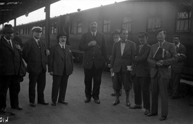 Colonies de vacances, sur quai de la gare