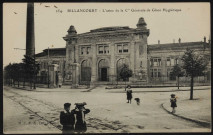 254 - Billancourt - L'usine de la Cie Générale de Glace Hygiénique, Boulogne-Billancourt . rue de Meudon . - Compagnie Générale de Glace Hygiénique - Au premier plan des enfants devant la façade des Glacières