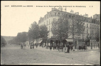 4017 - Boulogne-sur-Seine - Avenue de la Reine prise du boulevard de Strasbourg, Boulogne-Billancourt . route de la Reine . - perspectivePerspective sur la route de la Reine en direction de Saint Cloud depuis le carrefour du boulevard Jean Jaurès.Au centre, le Comptoir National d'Escompte de Paris