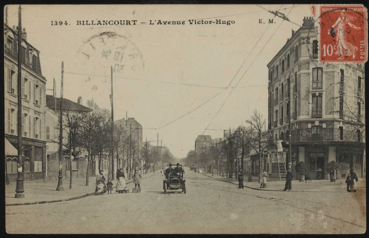 1394 - Billancourt - l'Avenue Victor Hugo, Boulogne-Billancourt . avenue Victor Hugo . - perspectiveL'avenue Victor Hugo la place Marcel Sembat. Au centre une automobile.