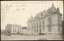 6 - Boulogne-sur-Seine - La Salle des Fêtes, Boulogne-Billancourt. place Bernard Palissy . - façade du Théâtre de l'Ouest Parisien - A droite, vue de la façade latérale droite du Théâtre de l'Ouest Parisien. A gauche un tramway