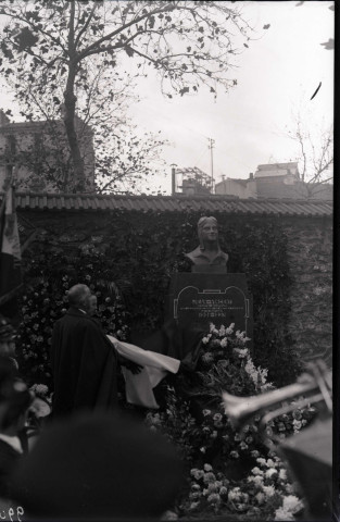 Inauguration du buste de Jean Vincent, cimetière de Billancourt, 11 novembre 1937