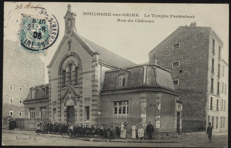 Boulogne-sur-Seine, Le temple Protestant - Rue du Château, Boulogne-Billancourt . rue du Château . - temple protestantFaçade du temple protestant, depuis la rue Fessart. Devant un groupe d'enfants, femmes et un policier.