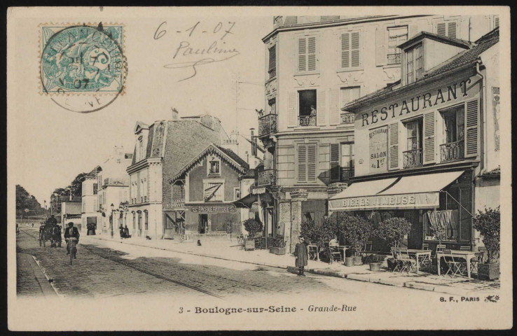 3 - Boulogne-sur-Seine - Grande-Rue, Boulogne-Billancourt . avenue Jean-Baptiste Clément . - perspectiveA gauche, une hippomobile et un vélo sur la chaussée. A droite, des commerces : un restaurant avec la publicité "Bières de la Meuse", un café et une épicerie-fruiterie