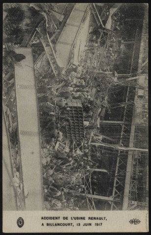 Accident de l'Usine Renault à Billancourt, 13 juin 1917, Boulogne-Billancourt. Usine Renault . - accident du 13 juin 1917Vue d'ouvriers dans l'usine Renault lors de l'accident du 13 juin 1917.