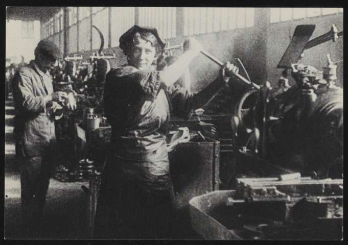 Usines Renault Boulogne-Billancourt, 1917, Boulogne-Billancourt . Ile Seguin . - usines Renault, ouvriers au travail