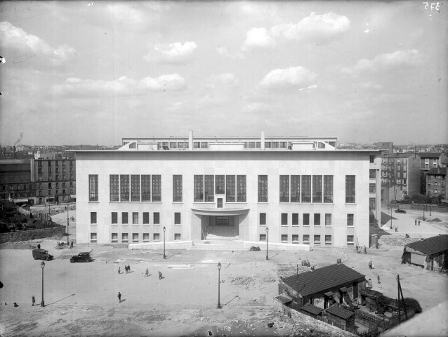 Façade principale de l'hôtel de ville pendant les travaux
