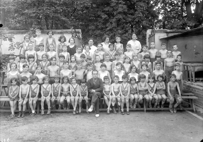 Ecole de plein air, groupe d'enfants