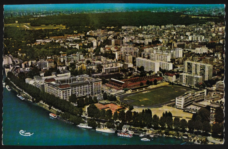 418.27 - Boulogne-Billancourt: vue générale sur le stade. (s.d.)