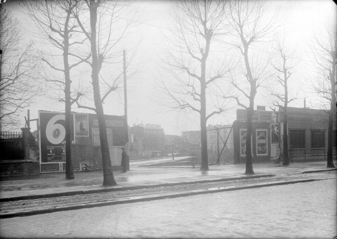 Rue Edouard Detaille, entrée de l'avenue de la Reine