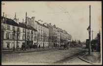 Boulogne-sur-Seine - La Chaussée du Pont, Boulogne-Billancourt . avenue du Maréchal de Lattre de Tassigny . - PerspectiveAu centre une hippomobile et à droite un tramway