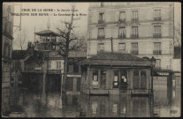 Crue de la Seine - 30 janvier 1910 - Boulogne-sur-Seine - Le Carrefour de la Reine, Boulogne-Billancourt . rond point Rhin-et-Danube et rue du Port . - Crue de la Seine, janvier 1910Au premier plan, le rond point Rhin et Danube et au second plan, la rue du Port et ses commerces dont La Maréchalerie du Rond-Point