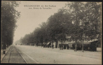 Billancourt, Avenue Ed-Vaillant, anc. Route de Versailles, Boulogne-Billancourt . avenue Edouard Vaillant . - perspective - Au premier plan, à droite, le Café du Commerce (au numéro 120). Au second plan, à gauche, un tramway.