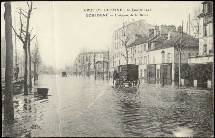 Crue de la Seine - 30 Janvier 1910 - Boulogne - L'avenue de la Reine, Boulogne-Billancourt. route de la Reine . - Crue de la Seine, janvier 1910Vue sur la route de la Reine inondée. A gauche, des piétons empruntent des passerelles de fortune. Au centre et au second plan, des hippomobiles. A droite, le Grand Hôtel et le brocanteur Monachon.