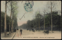 17 - Boulogne-sur-Seine - Avenue de Longchamps, Boulogne-Billancourt. avenue Charles de Gaulle . - perspective - Scène de rue. Au premier plan, à gauche, une femme et 3 enfants. - Au second plan, à gauche, une hippomobile et à droite des femmes et enfants.