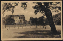 14 - Boulogne-sur-Seine - L'entrée du bois au rond-point de Boulogne, Boulogne-Billancourt . carrefour des anciens combattants, rue Gambetta . - pespectivePerspective depuis les grilles du bois de Boulogne sur une partie du carrefour des anciens combattants au premier plan et sur la rue Gambetta au second plan. Au second plan, au centre la résidence-atelier Lombard réalisée par Pierre Patout