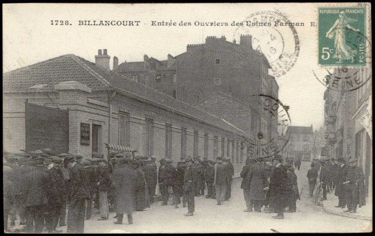 1728 - Billancourt - Entrée des Ouvriers des usines Farman, Boulogne-Billancourt . rue de Silly . - Farman, entrée des ouvriersPerspective sur la rue de Silly. Au premier plan à gauche, des ouvriers devant l'usine Farman