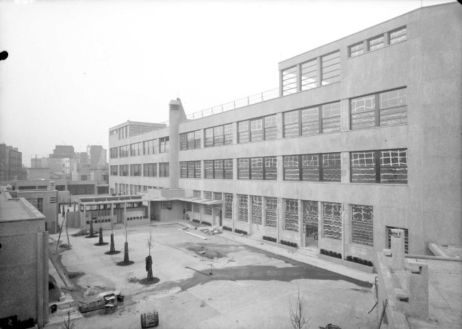 27 avenue des Moulineaux, terrasse du groupe scolaire