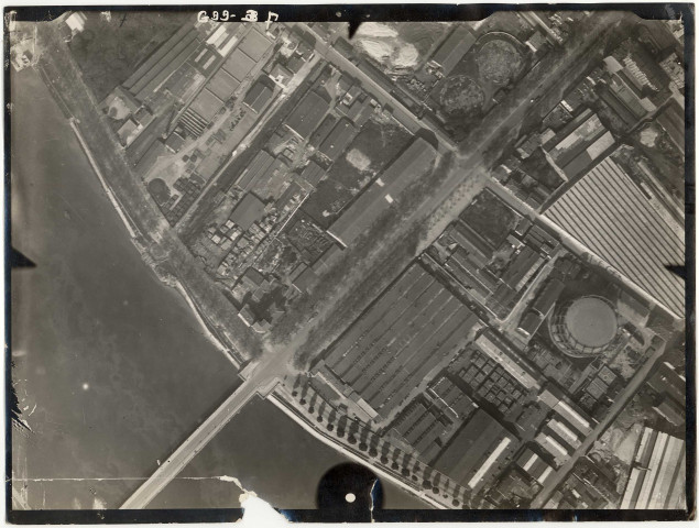 Boulogne-Billancourt, vues aériennes : Pont de Sèvres, Avenue du Général Leclerc, Rue de Sèvres, Rue du Vieux Pont de Sèvres, Rue Collas