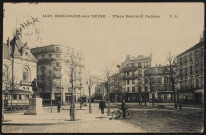 24 - Boulogne-sur-Seine - Place Bernard Palissy, Grande Rue et rue de Billancourt, Boulogne-Billancourt . carrefour de la place Bernard Pallisy, avenue Jean-Baptiste Clément et rue de Billancourt . - perspectiveau premier plan, à gauche, la place Bernad Palissy, un tramway et la salle des fêtes.au second plan, à droite, les postes et télécoms de la rue de Billancourt.