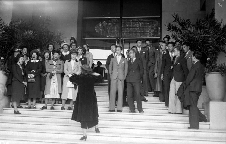 Fête de l'Enfance, chant par les enfants du cours complémentaire (12 juin 1938)