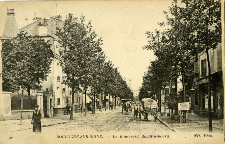 Boulogne-sur-Seine - Le Boulevard de Strasbourg, Boulogne-Billancourt . boulevard Jean Jaurès . - perspectiveAu premier plan, au centre, un charrette "Les glacières de l'alimentation". A droite, "le café du Centre".Au fond, l'église Notre Dame