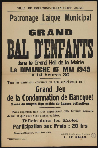 Patronage laïque municipal : grand bal d'enfants dans le grand hall de la mairie,