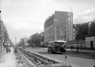 Route de la Reine, vers le square