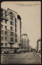 93 - Boulogne - Avenue J.-B. Clément - La France Mutualiste, Boulogne-Billancourt . avenue Jean-Baptise Clément . - perspectiveL'avenue Jean-Baptiste Clément au niveau des rues du Parchamp et de la Rochefoucauld.A gauche, au premier plan, la rue du Parchamp et la mercerie 'Le Chemisier Bonnetier". Au second plan, les immeubles de la France Mutualiste et une boulangerie-pâtisserie.A droite, au second plan, la rue de la Rochefoucauld et l'hôtel-café-tabac-billard "Hôtel du Bois".