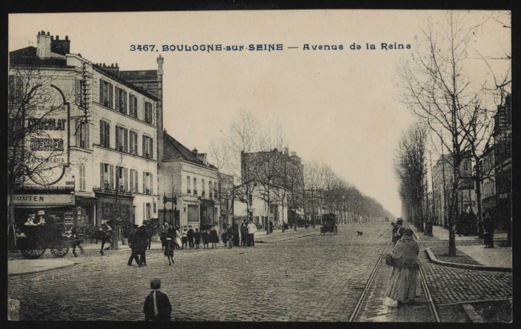 3467 - Boulogne-sur-Seine - Avenue de la Reine, Boulogne-Billancourt . route de la Reine . - Perspective - Au premier plan à gauche, le boulevard Jean Jaurès et une hippomobile. Puis la chocolaterie Van Houten ; sur le mur au dessus de la chocolaterie, une publicité pour le chocolat Menier. Et, un restaurant de familles.