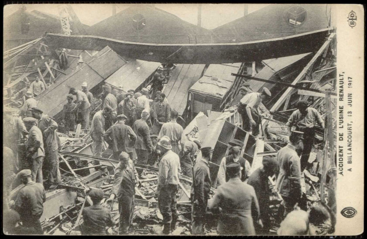 Accident de l'Usine Renault à Billancourt, 13 juin 1917, Boulogne-Billancourt. Usine Renault . - accident du 13 juin 1917Vue d'ouvriers dans l'usine Renault lors de l'accident du 13 juin 1917.