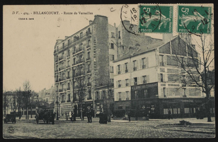 424 - Billancourt - route de Versailles, Boulogne-Billancourt . avenue du Général Leclerc . - perspective - Au premier plan, à droite, la rue de la Ferme et à l'angle, le café-restaurant "A l'arrêt des Tramways". Au centre, un marchand de chaussures.