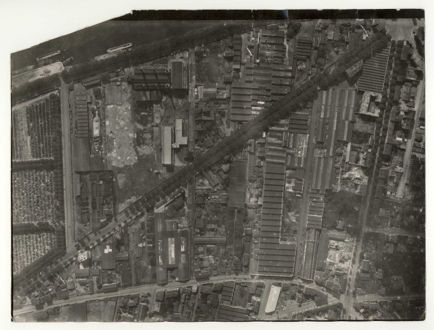 Boulogne-Billancourt, vues aériennes : Quai du Point du Jour, Rue du Point du Jour, Rue Emile Duclaux, Avenue Pierre Grenier, Rue de Seine, Boulevard Jean Jaurès, Place du Pont de Billancourt, Rue Jules Ferry, Rue Molière, Rue des Longs Prés, Rue Heinrich