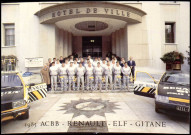 1985 ACBB - Renault - Elf - Gitane, Boulogne-Billancourt . avenue André Morizet . - équipe cycliste de l'A.C.B.B. devant l'Hôtel de Ville